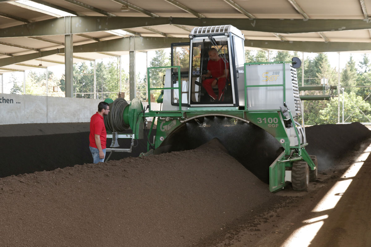 Kauf und Abholung von Nährhumus, Kompost und Hackschnitzel am Biomassezentrum Kauf und Abholung von Nährhumus, Kompost und Hackschnitzel am Biomassezentrum